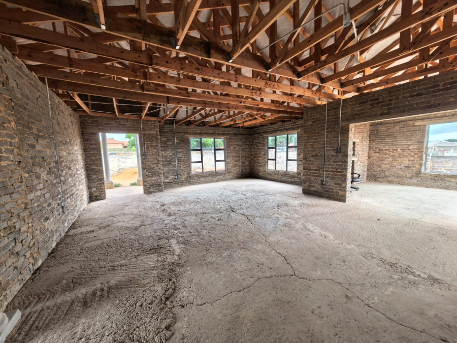 5 Bedroom Property for Sale in Parys Free State